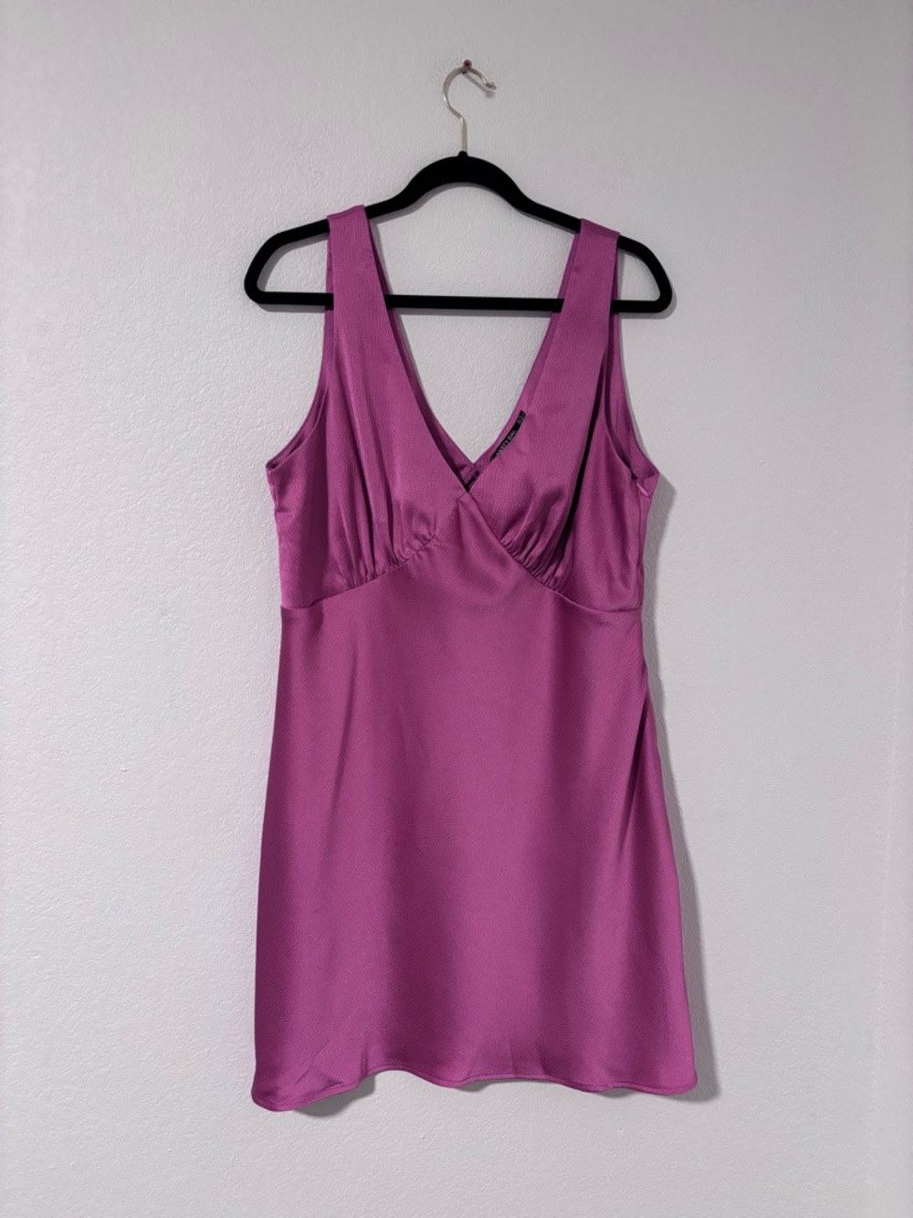 Nasty Gal Sleeveless V-Neck Satin Ruched Bust Mini Dress in Pink Sz 14 NWT - Picture 2 of 7